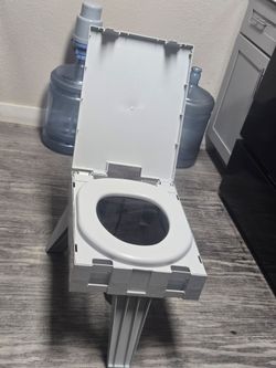 Cleanwaste Go Anywhere Portable folding Toilet with wag Bag Disposable kit (NEW