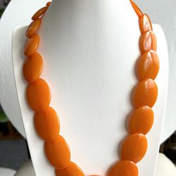 vintage style very unique desin Amber resin necklace 
