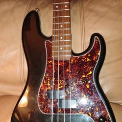 2004 Fender Bass Guitar