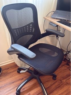 Black Mesh Ergonomic Office Chair