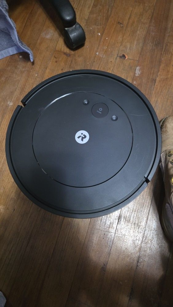Roomba Combo Essential Robot Vacuum & Mop – Lightly Used, Works Great