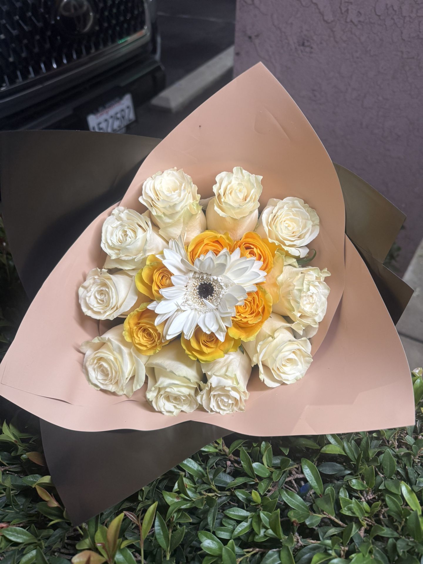 international Yellow flower day bouquet Flores amarillas arreglos