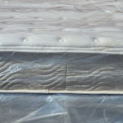 Queen Size Simmons Beautyrest Mattress Set Box Spring & Bed Frame Optional