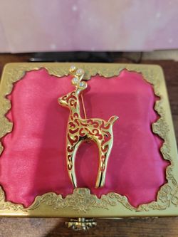 Christmas Brooch Pin Lace Goldtone Reindeer AuBorealis Rhinestones F10