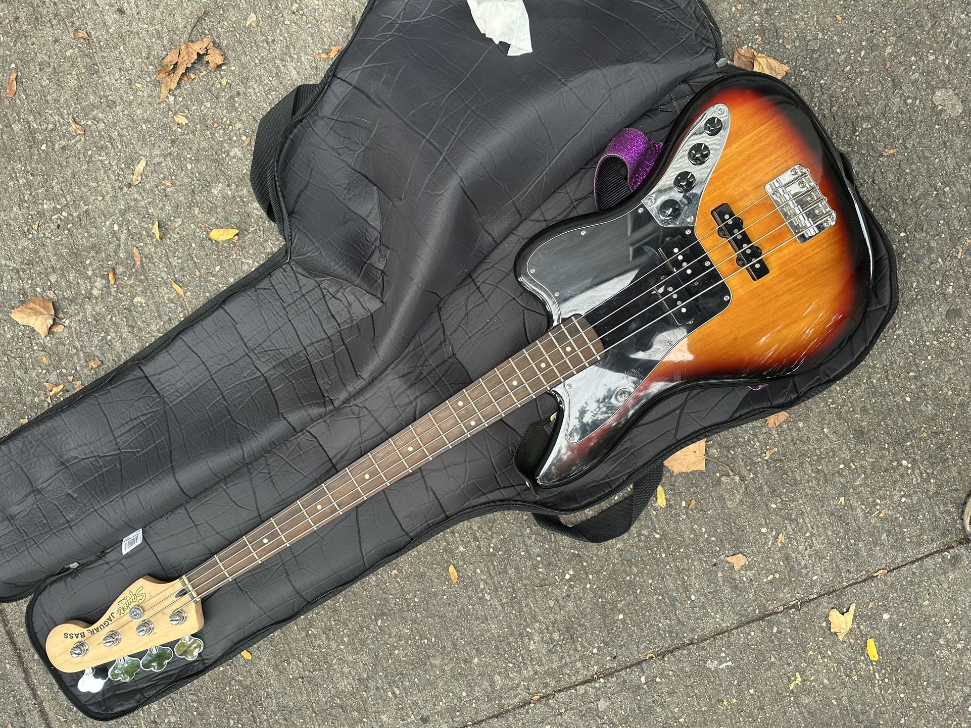 Fender Squire Jaguar Bass 3 Pickups