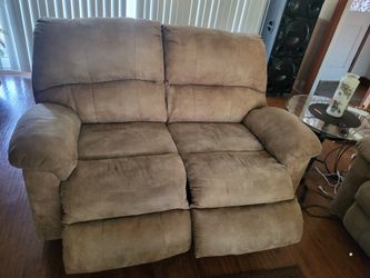 Sofa and loveseat recliners 