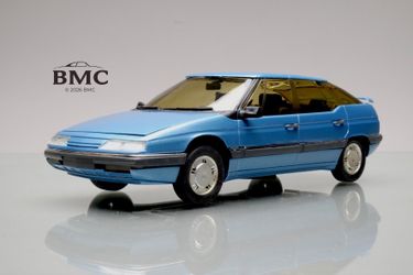 1989 Citroën XM, metallic blue, 1:18 Diecast model car from Solido, Made in France