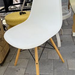 Eames Molded Plastic Side Chair