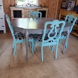 Beautiful Farmhouse Dining Table and Chairs