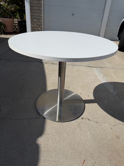 Round White Table