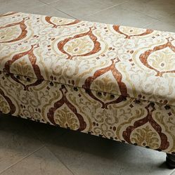 Ottoman w/storage
