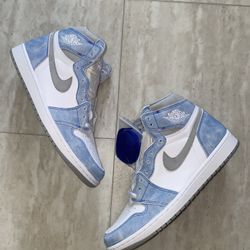 Jordan 1 Hyper Royal Size 11