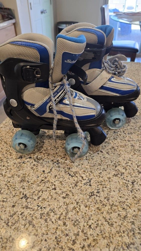 Adjustable BLUE / WHITE SKATES