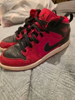 Air Jordan RETRO 1 MID 'REVERSE BRED - Youth Size 2.5