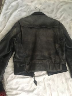 Vendo chaqueta de cuero talla S para hombre me di un para mujer $120 mejor Huerta