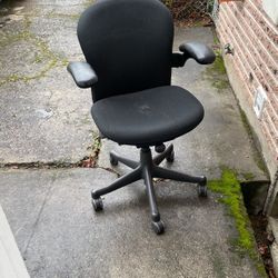 Rolling office chair