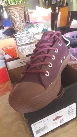Maroon converse