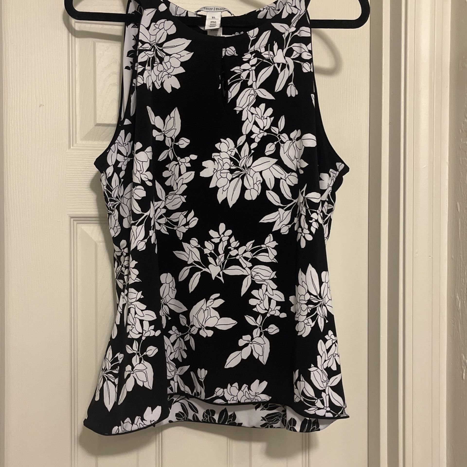 Very Expensive Nice Tank That Is From The White And Black House Retails For Over $80