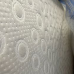 Tempur-Pedic Advanced Ergo System Matress with Air Chambers And Box Spring 