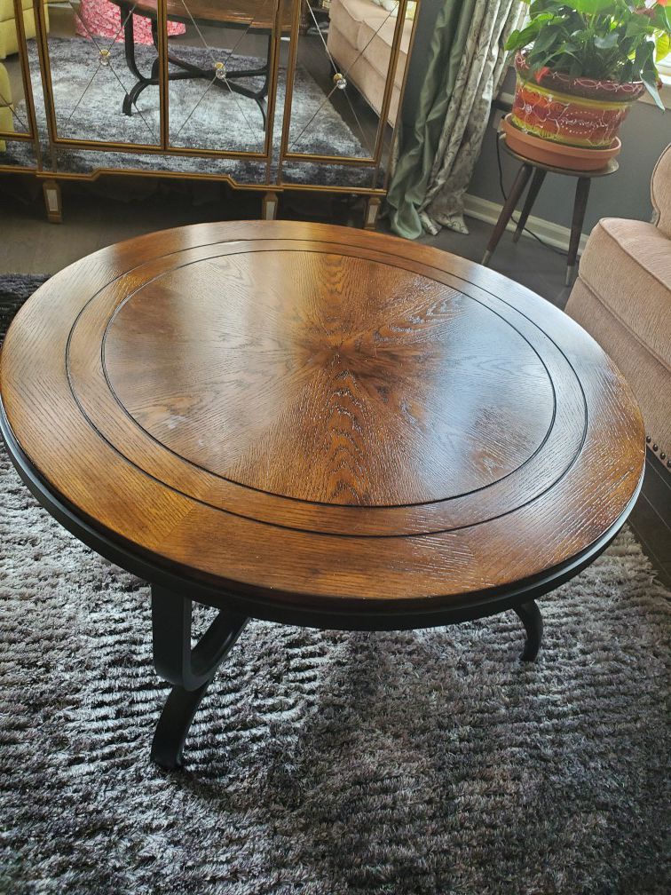 3 pieces Beautiful round table with two end Tables