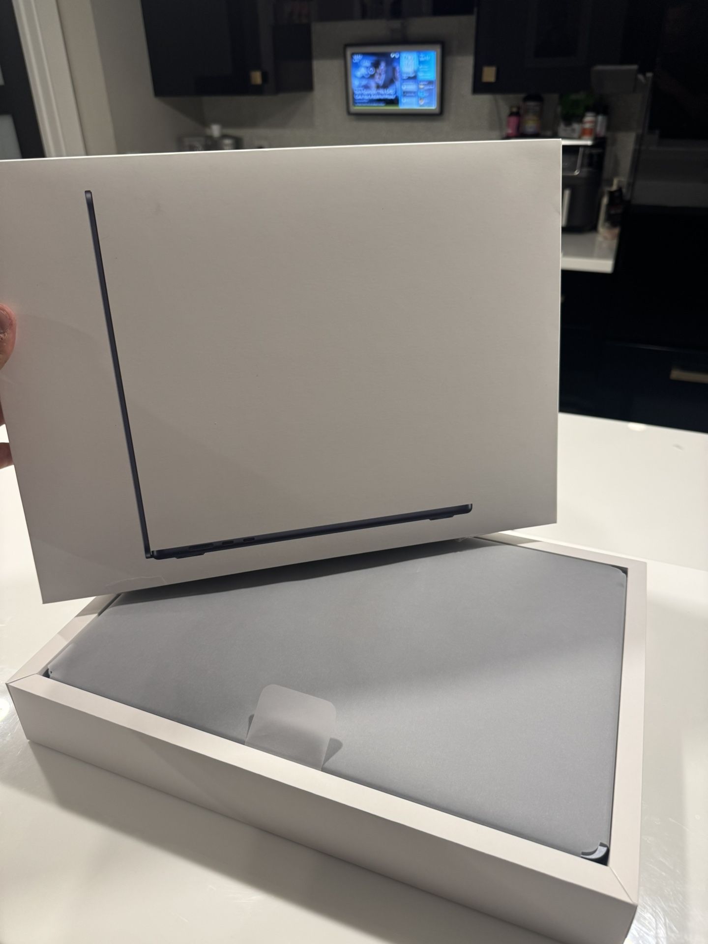 NEW MacBook Air 15β M4 β 16GB RAM / 512GB SSD / 2025 Warranty, Till 2026 Powerful!