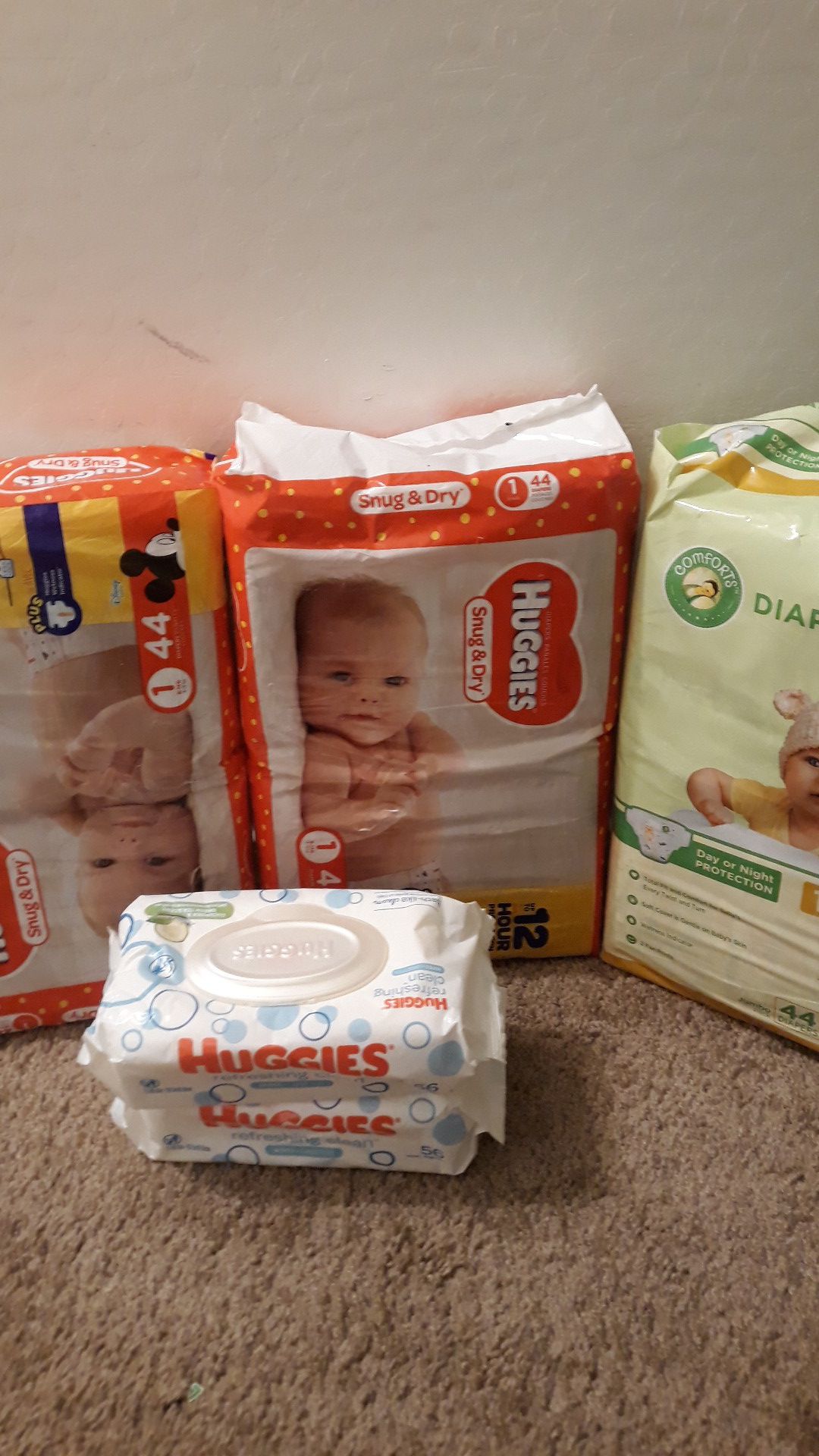 Diapers and wipes size 1