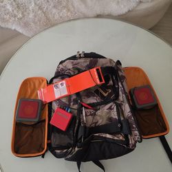 BURTON Backpack

Skating Snowboarding w/Lap Tigr Strp CMO