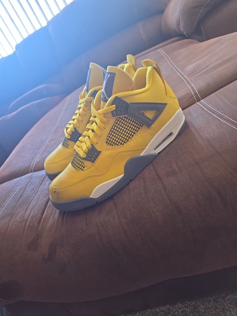 Jordan 4s Retro