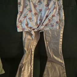 Size 6 Shirt And Size 7 Jeans