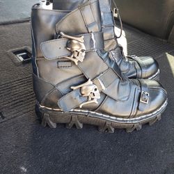 Black Boots 