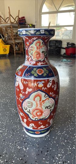 Large Imari Style Porcelain Vase