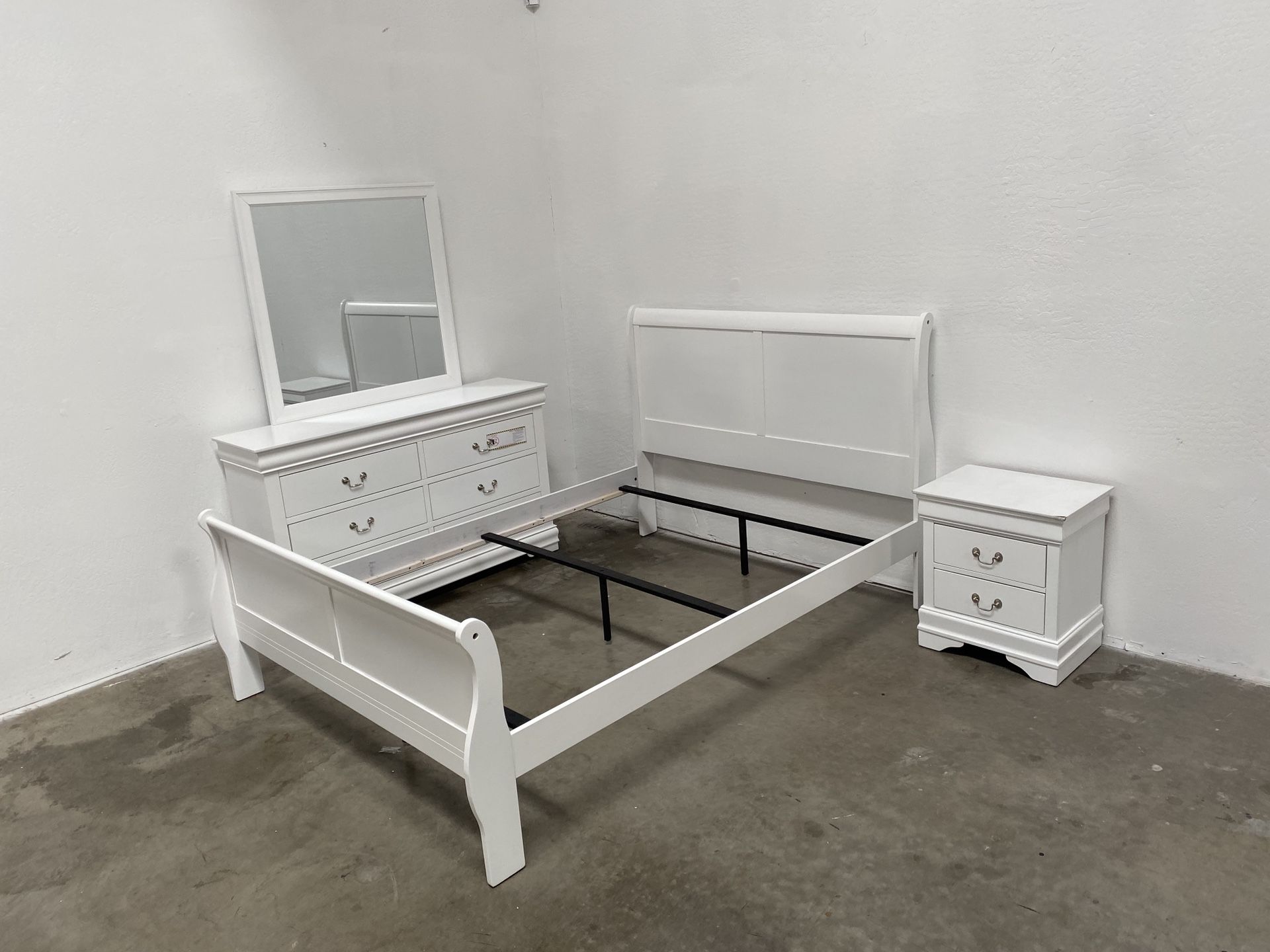 QUEEN BEDROOM SET