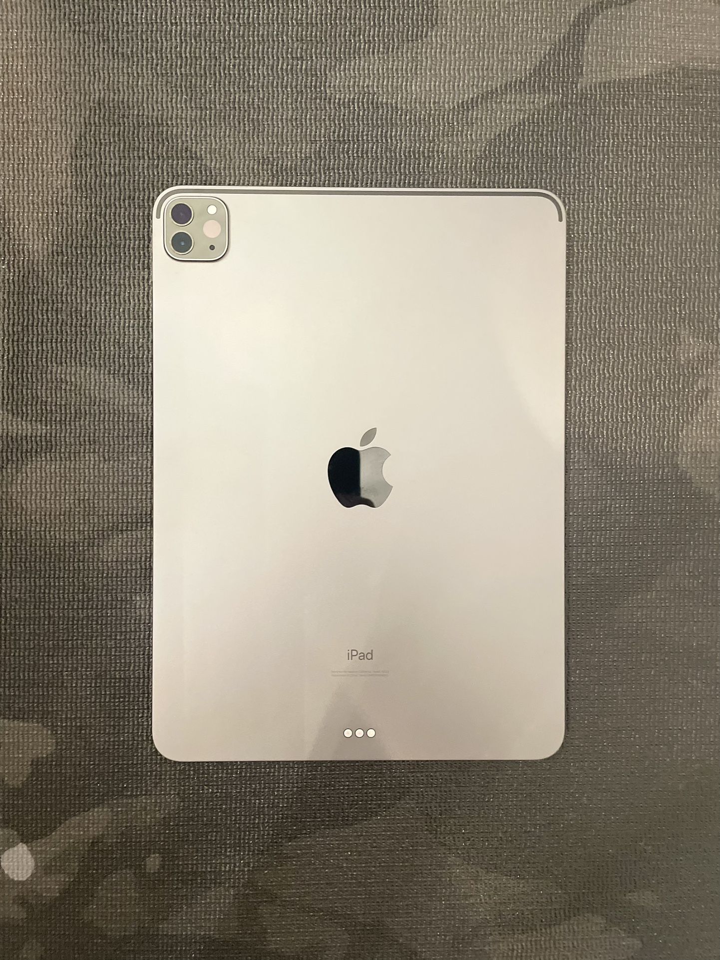 iPad Pro 11” - 2nd Gen (With Keyboard Case)