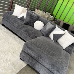LIKE NEW SECTIONAL SOFA COUCH (DELIVERY AVAILABLE)