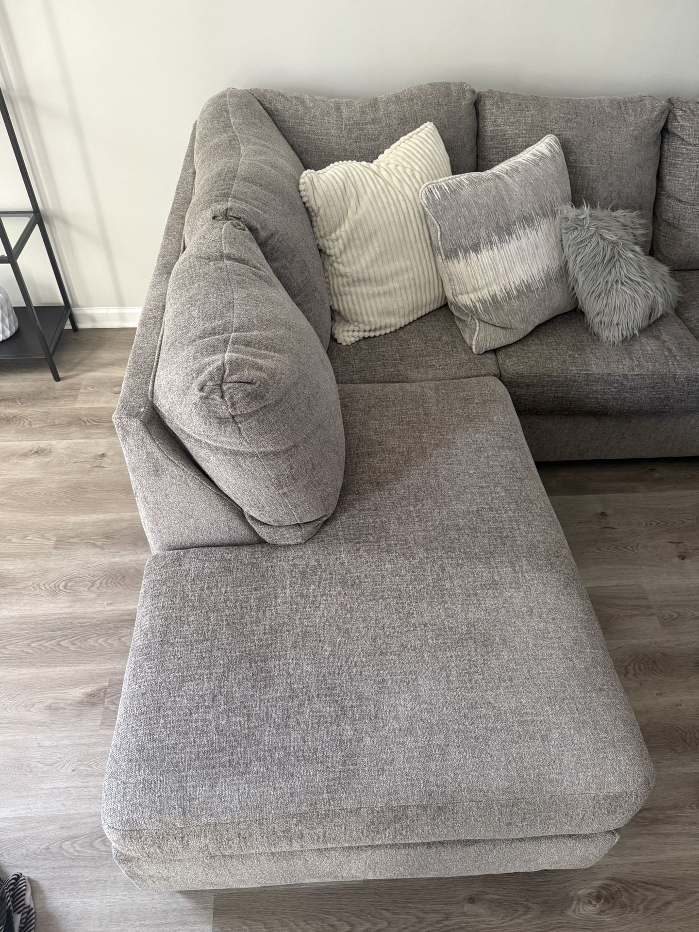 SOFA SECTIONAL {read Details}
