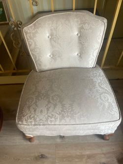 Like New White Side Chair
