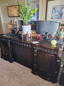 Executive desk and matching lateral file cabinet