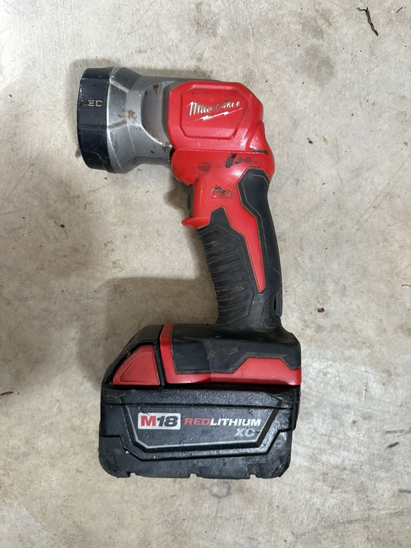 Milwaukee M18 LED Work Light with REDLITHIUM XC Battery