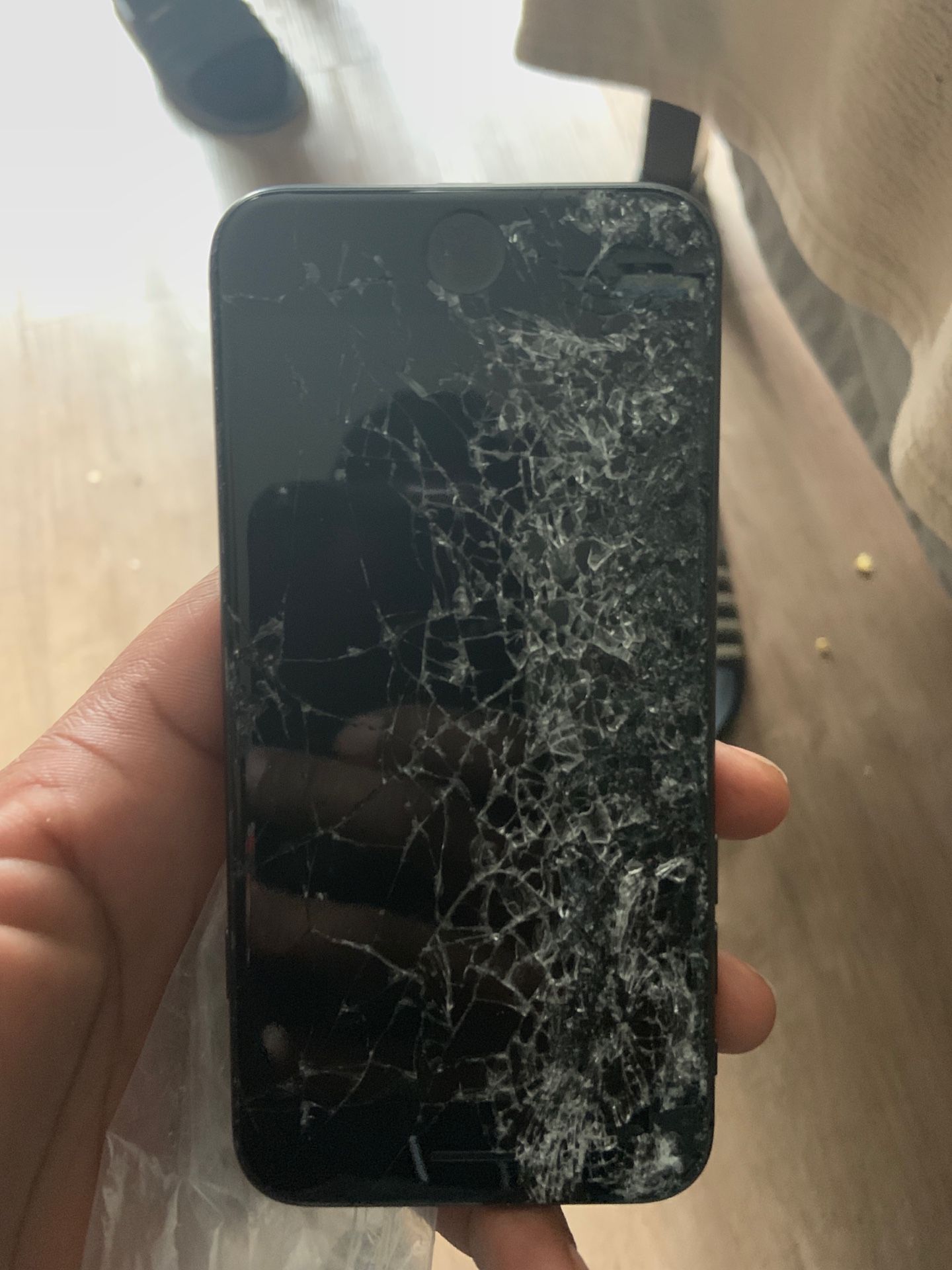 I phone 8 brand new screen cracked Unlocked