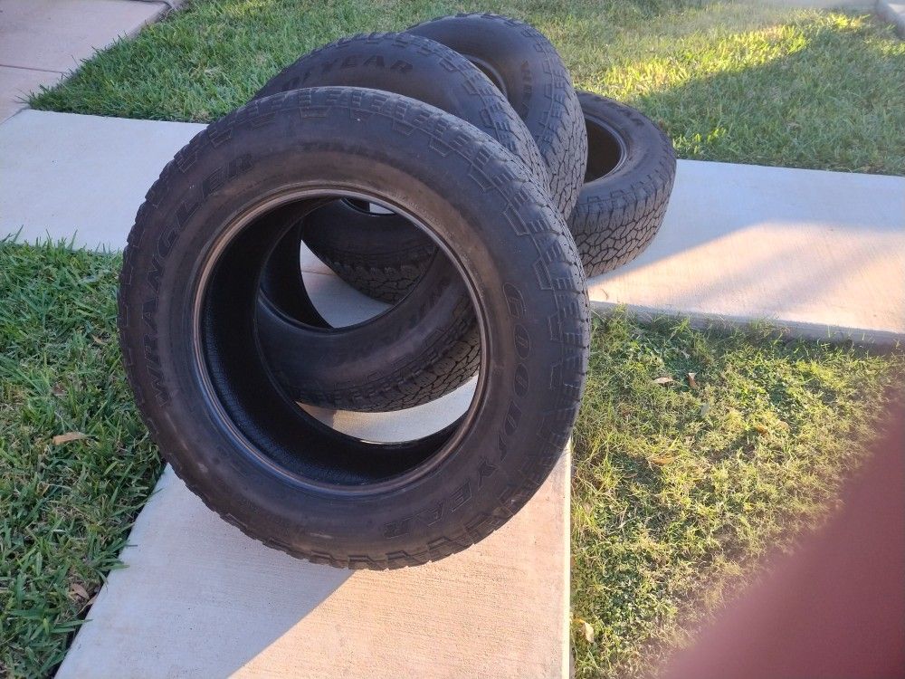 Tires 275 65 R 20