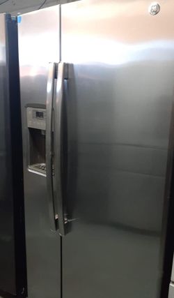 GE  Side-by-Side Stainless Steel Refrigerator Fridge
