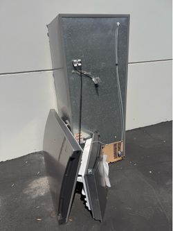 Refrigerator ( FREE)