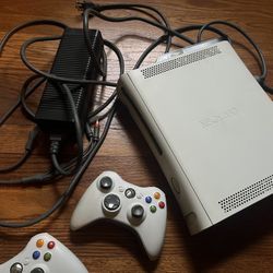 Xbox 360 Console, 2 Controllers, Power Cables