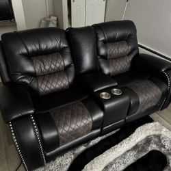 Couches With Outlets 