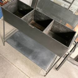 Metal planter