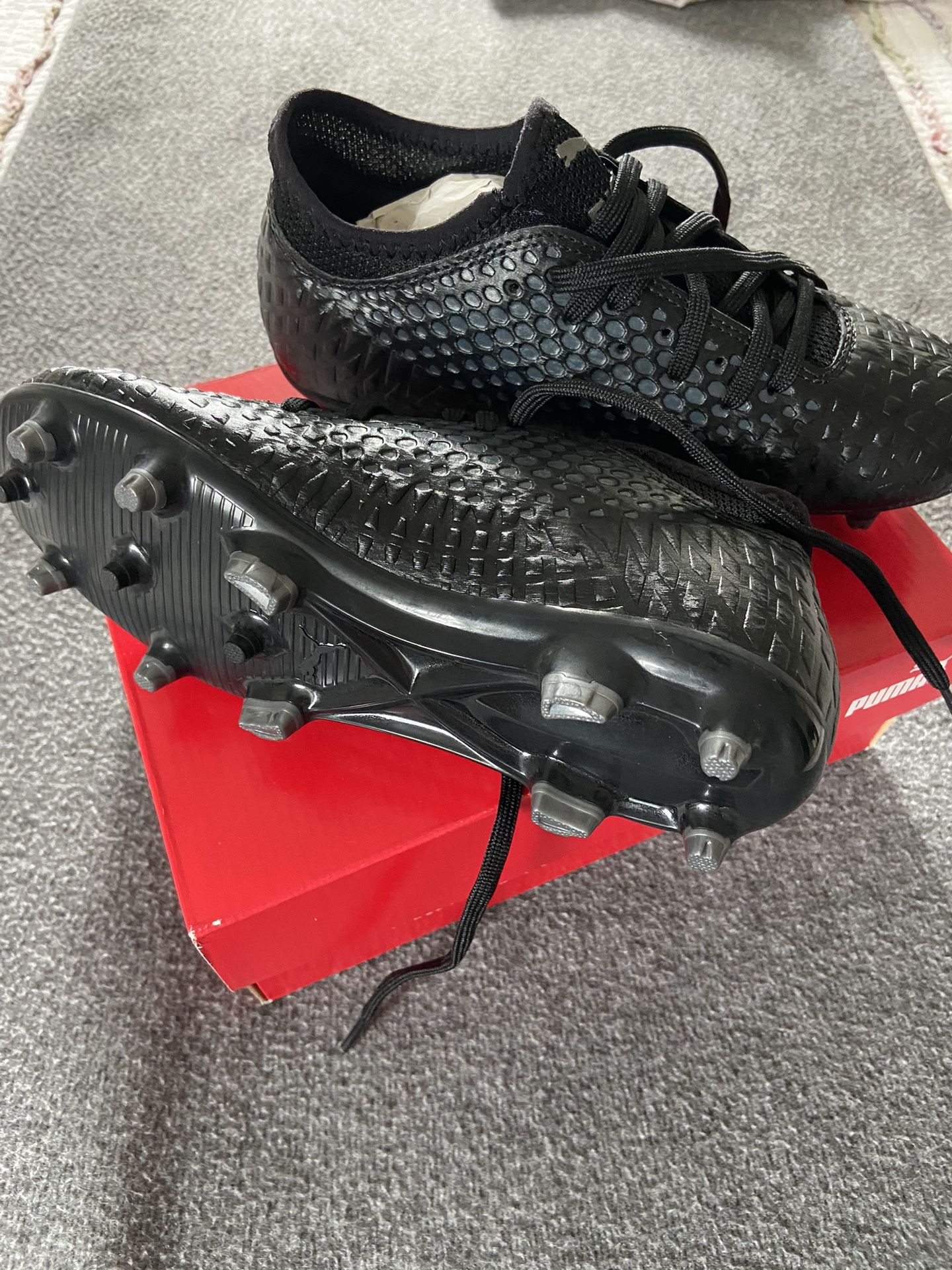 New Puma Soccer/baseball Cleats - Kid Size 3C