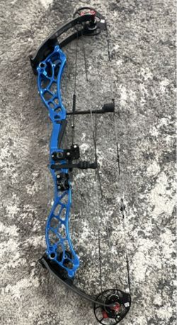 Bowtech Reckoning Gen2 36 Compound Bow Blue/Black Right Hand 60lb 28in J69921