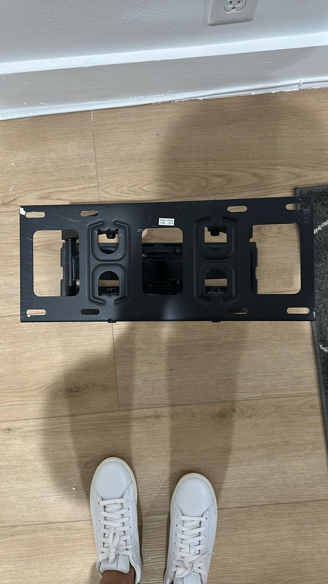 Pipishell PIMFK1 TV Wall Mount Bracket for 26 inch - 55 inch TV's