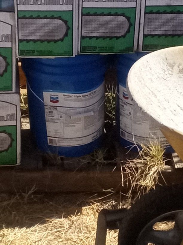 5 Gallon Bucket Of 2 Cycle Engine Oil Chevron 