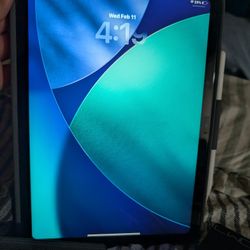 iPad A16 W/Keyboard & Apple Pencil